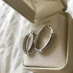 14k white gold oval hoop earrings